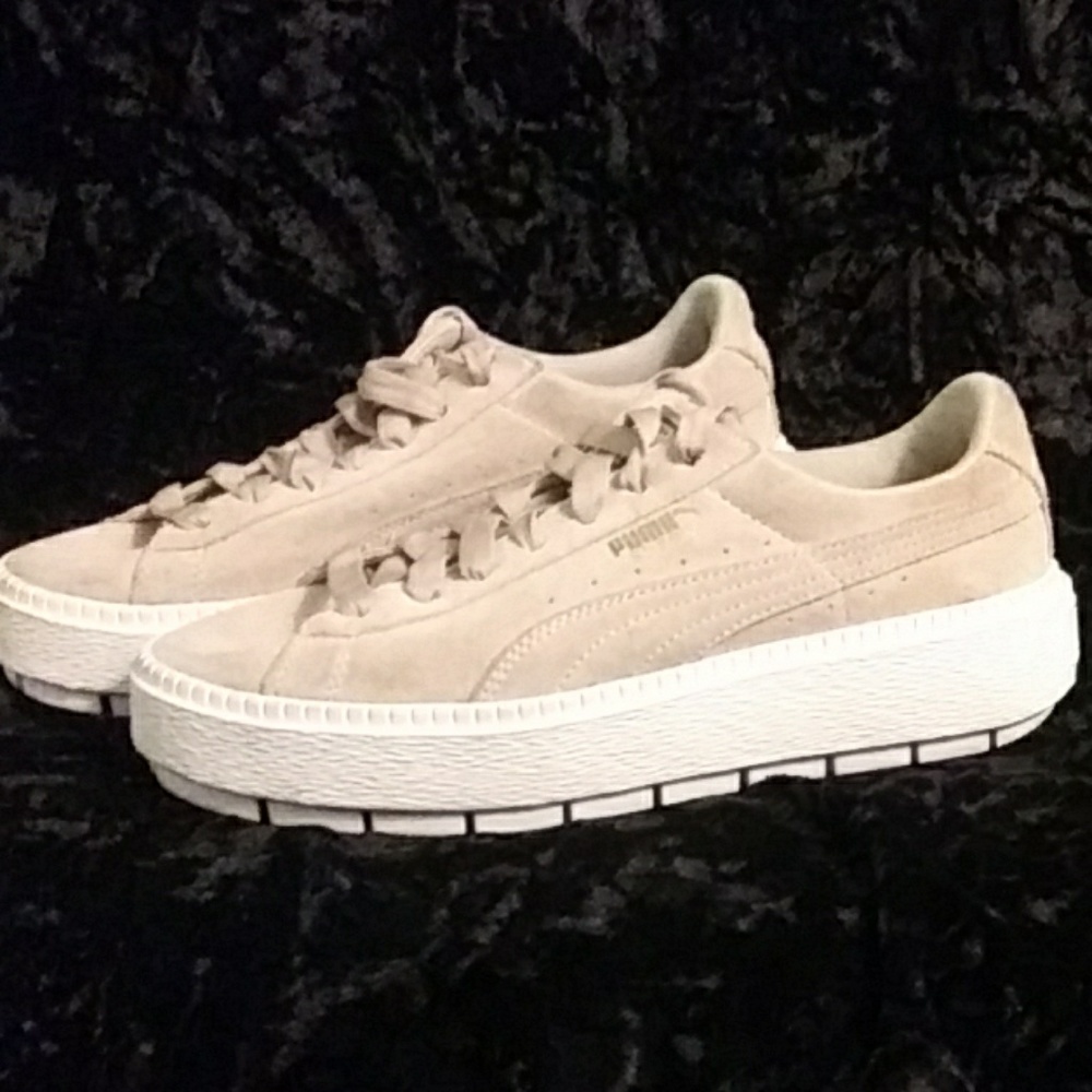 Tan suede Puma women's sneakers like new 8.5